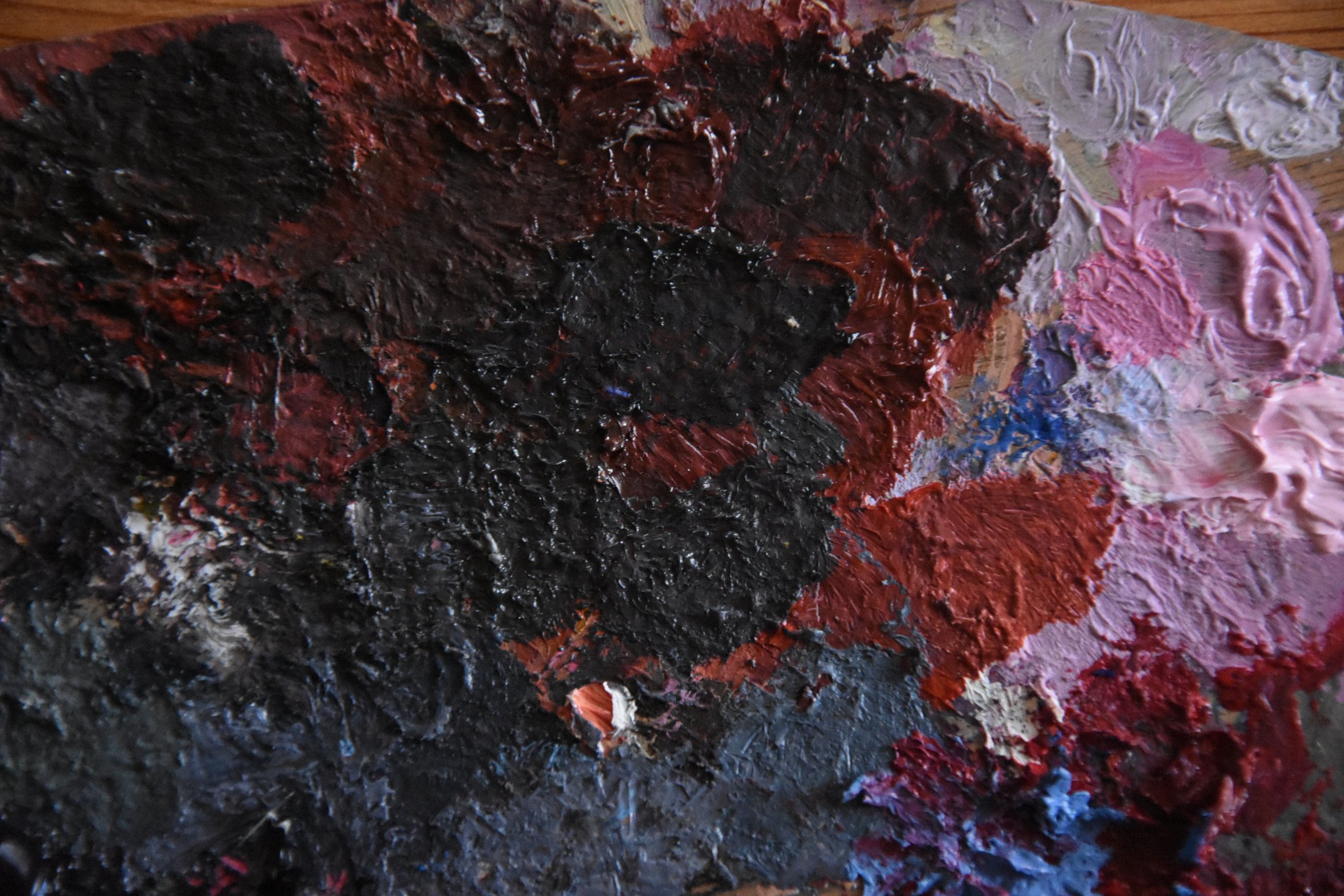 La palette d'Inès, matière picturale en gros plan